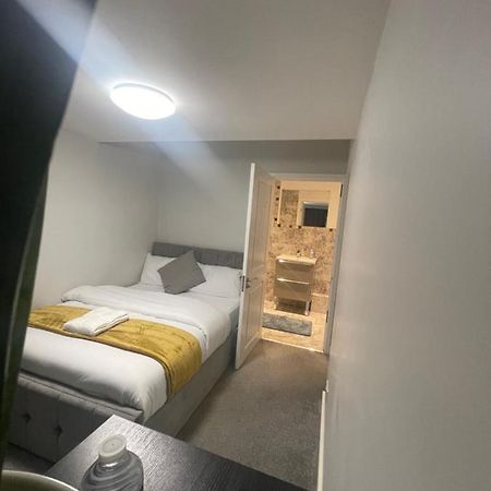 Beautiful En-Suite Bedroom Ипсуич Екстериор снимка